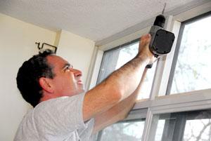 a Castro Valley handyman installs a new window valance